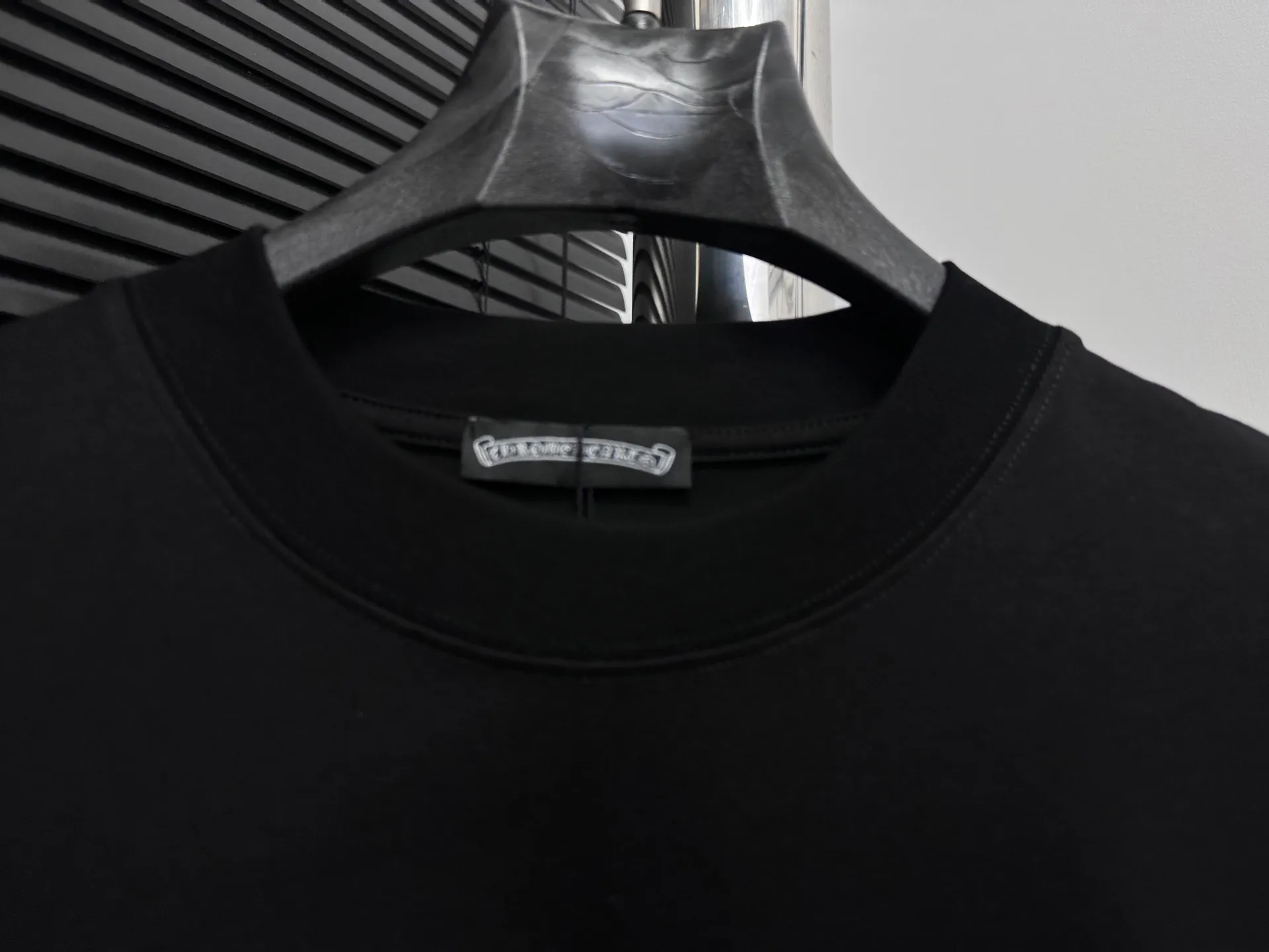 🅿️180 [Chrome heart*] Chrome heart 25ss early spring new cross foam short-sleeved T-shirt ·280 grams of 100% cotton double yarn jersey fabric ·Special thickened 32 pieces of double-strand 1x1 thread in the same cylinder custom dyeing ·Double-needle stitching and cross-stitching technology ·Original main mark washed tag Color: Black White Size: S-XL